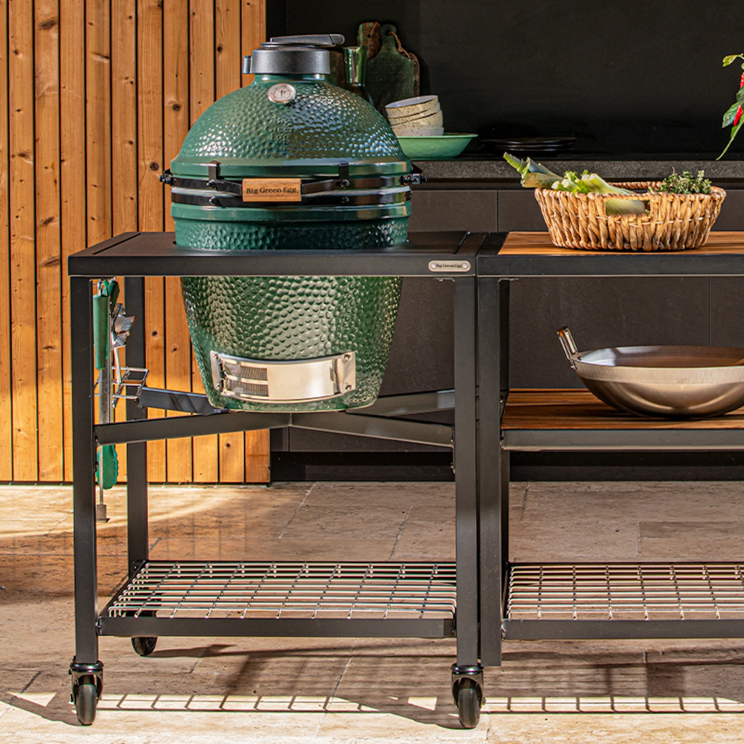 Big Green Egg Untergestell "EGG Frame" Für Medium (inkl Gittereinsatz Und Hakenleiste) – Bild 2